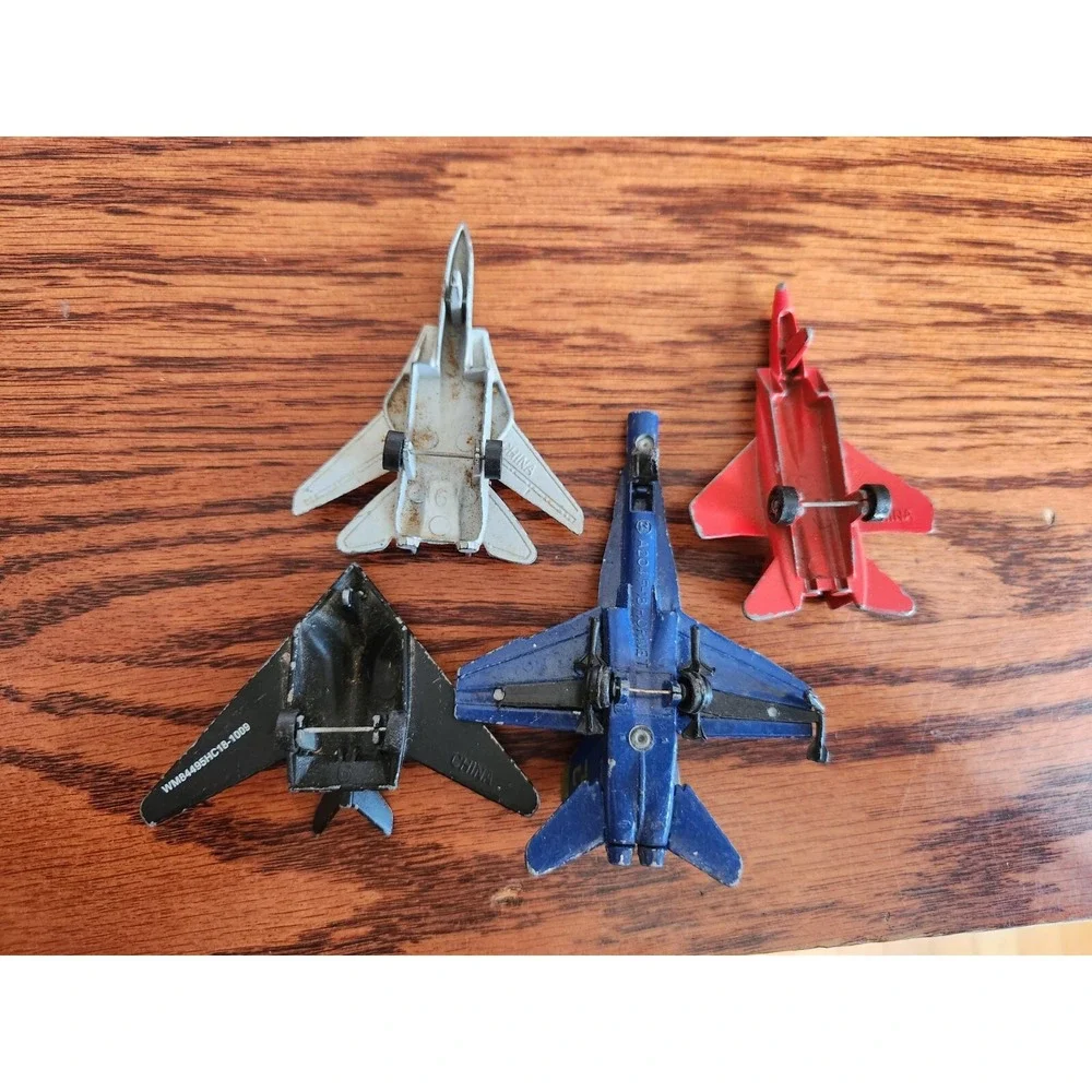 LOT OF 4 VINTAGE Metal Diecast Airplanes‎  Jets